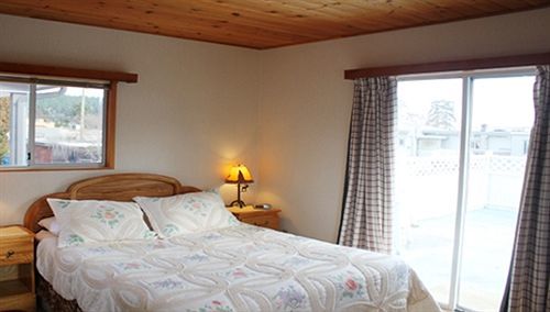 Cozy Court Motel Sechelt Buitenkant foto